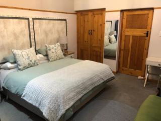Luxury and homely stay - Oudtshoorn - 9