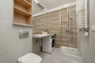 Elegancki Apartament z Parkingiem i Umeblowanym Balkonem we Wrocławiu by Noclegi Renters - Wrocław - 6