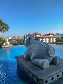 Riverside room with best view in heart of BKK - Godown - 8