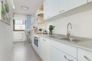 Grzegórzecka Family Apartments with Balcony & Parking Cracow by Noclegi Renters - 7