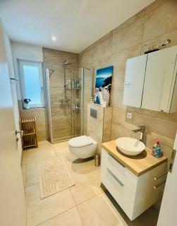 Stylisches Neubau Apartment mit großer Terrasse ruhig und idyllisch 30 Min Zürich - 7