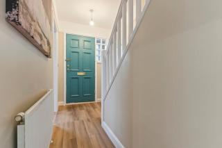 Modern 4 Bed house Ideal for Groups, Contractors near City Airport & O2 Arena, free parking & Wifi included - Londres - 8