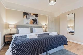 Modern 4 Bed house Ideal for Groups, Contractors near City Airport & O2 Arena, free parking & Wifi included - Londres - 6