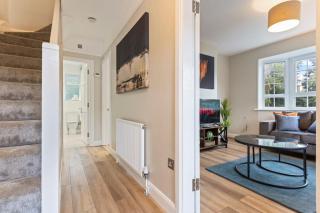 Modern 4 Bed house Ideal for Groups, Contractors near City Airport & O2 Arena, free parking & Wifi included - Londres - 4