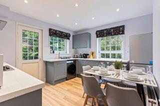 Modern 4 Bed house Ideal for Groups, Contractors near City Airport & O2 Arena, free parking & Wifi included - Londres - 3