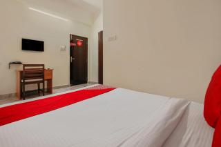 Goldhorn Hotels & Banquet Mehdipatnam Near St Ann's college - Hyderabad - 7