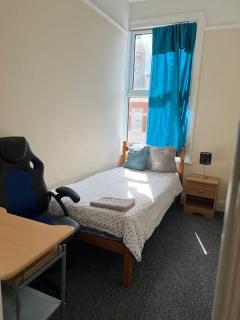Entire First Floor Apartment - Central Plymouth - Plymouth - 4