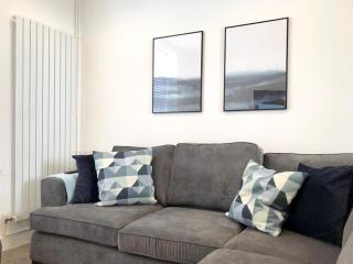 Rhondda Valleys with Breathtaking Riverside Views - Llwyn-y-pia - 2