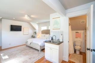 Fall Sale The Nest in East Nash Studio - Nashville - 5