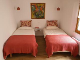 Elegant 2 Bed Apart with Garage near Les Halles - 2