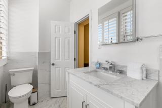 Family & Group Trips to DC - 4-BR Close to METRO - Washington - 7