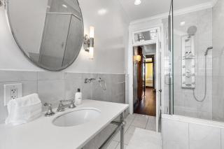 Family & Group Trips to DC - 4-BR Close to METRO - Washington - 8