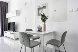 Silkhaus Chic 1BDR in Oasis Tower in Masdar City - Yas Island - 2
