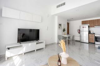 Silkhaus Chic 1BDR in Oasis Tower in Masdar City - Yas Island - 1