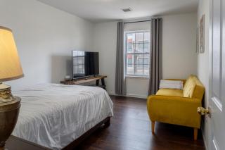 Huge 3BR Urban Gem just 3 miles to NYC plus Free Parking - Jersey City - 5