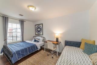 Huge 3BR Urban Gem just 3 miles to NYC plus Free Parking - Jersey City - 2