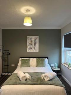 Walnut House - 1 Bedroom Apartment close to town by Shortstays4u - King's Lynn - 2