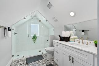 Mins to ACL - Downtown - Formula 1 - 8