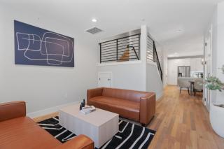 Mins to ACL - Downtown - Formula 1 - 3