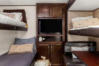 RV located on private property, providing access to the Guadalupe River, accommodates up to 7 guests - New Braunfels - 1