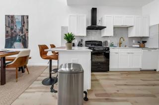 Stylish And Roomy Full House Dtwn - Buffalo - 4