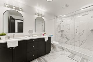 Luxury 3 level 3 Bedroom 171-12 Condos - Leamington - 2