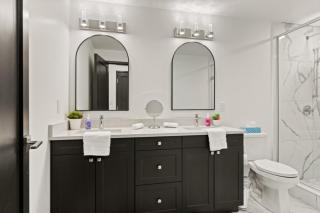 Luxury 3 level 3 Bedroom 171-12 Condos - Leamington - 1