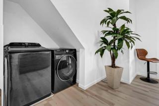 Stylish And Roomy Full House Dtwn - 2