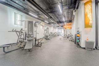 Hip Dtwn Apt With Arcade And Gym - 8