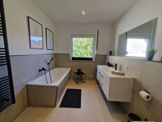 Ferienwohnung am See - Obergeschoss - Ruhige Lage - Eigener Garten - Borken - 3