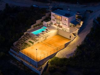 Casino, Cinema & Tennis - Villa Rivendell Excelsior - Solin - 0