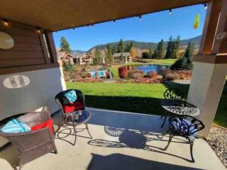 Golf Course View Condo Walk to Town & Pools - 5