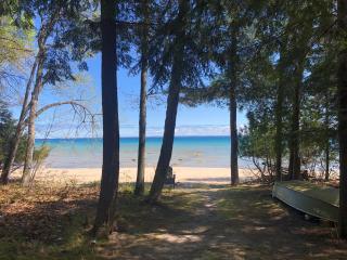 East Beach Retreat - Omena - 5
