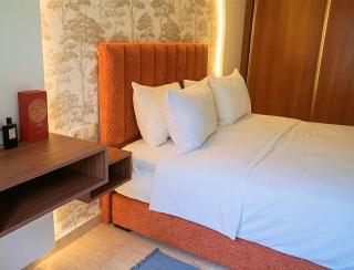 Spacious Heart of Downtown & Marina- 3BR - 4