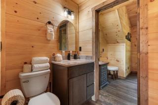 Southern Belle, hot tub, game room, king suite! - Sevierville - 2