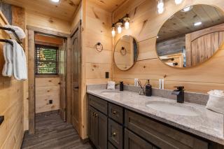 Southern Belle, hot tub, game room, king suite! - Sevierville - 3