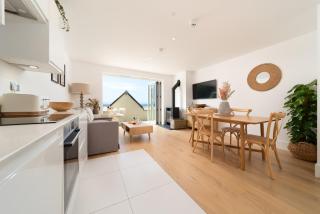 Ocean Reach, Stunning Sea View and Balcony, 2 BR, 2 BA, Parking - Lynmouth - 8