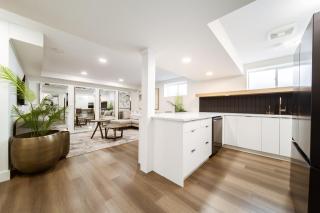 NEW 2Bed Luxury Retreat-King Bed-AC-WiFi - Edmonton - 1