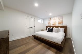 NEW 2Bed Luxury Retreat-King Bed-AC-WiFi - Edmonton - 9
