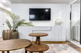 NEW 2Bed Luxury Retreat-King Bed-AC-WiFi - Edmonton - 8