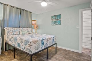 Upscale Waterfront- Private Patio Fish Pier - Padre Island - 6