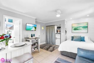 Beach Rd, 300ft to Beach Access & 500ft to Siesta Key Village, Studio - Siesta Key - 4