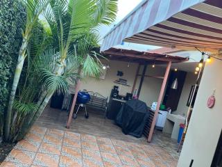 Hermosa Casa con todos los servicios a la mano - - 9