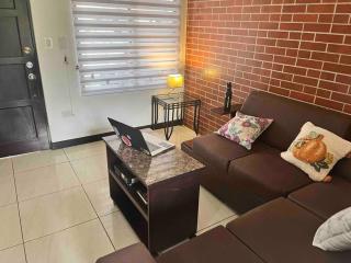 Hermosa Casa con todos los servicios a la mano - - 7