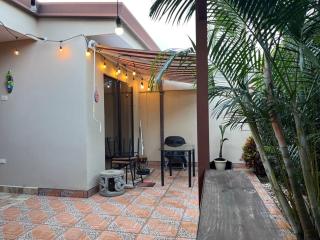 Hermosa Casa con todos los servicios a la mano - - 1