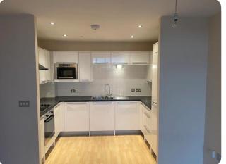 One Bed Modern City Centre Apartment - Chelmsford - 8