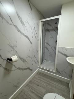Stylish 2 bedroom apartment in the heart of Epsom town centre - 5