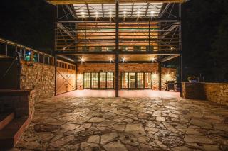 Scenic Getaway with Fire Pit and Grill in Columbia! - Columbia - 0