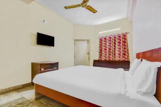 Capital O Honey Hotel - 2