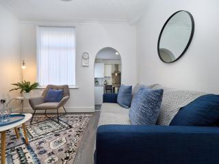 Woodcroft House - Air Host & Stay - 4 Bedrooms - 3